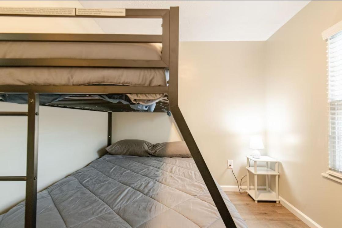 Ranch - 3 Bed - Hot Tub - King Bed - Fenced - Pets - Kids - Wifi Casa vacanze Columbus