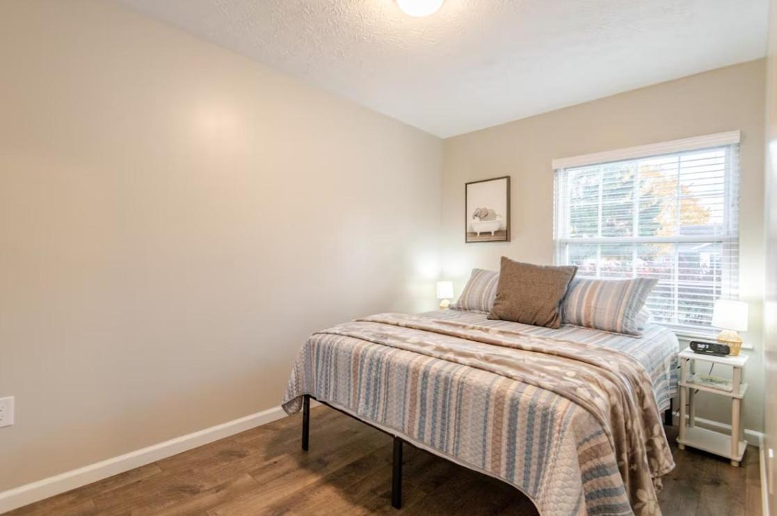 Ranch - 3 Bed - Hot Tub - King Bed - Fenced - Pets - Kids - Wifi Columbus