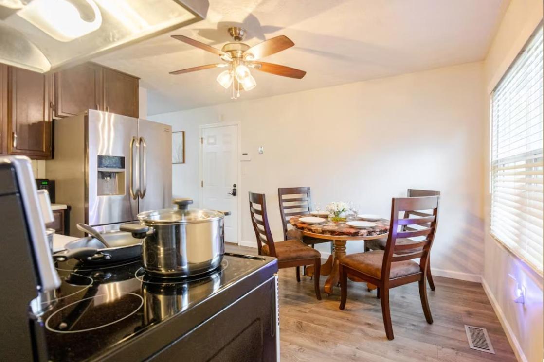 Ranch - 3 Bed - Hot Tub - King Bed - Fenced - Pets - Kids - Wifi Casa vacanze Columbus